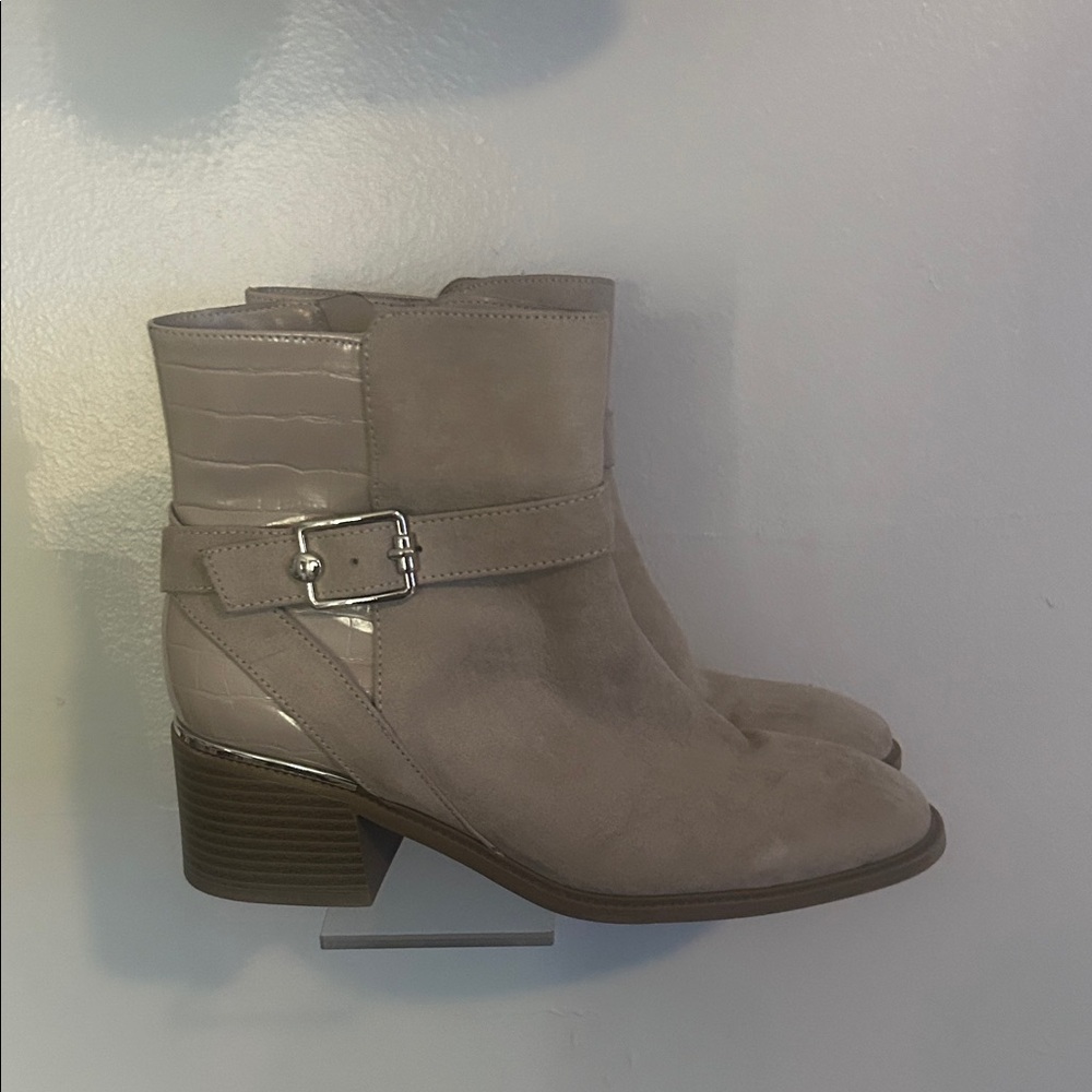 Liz Claiborne Gray Ankle Boots with Buckle